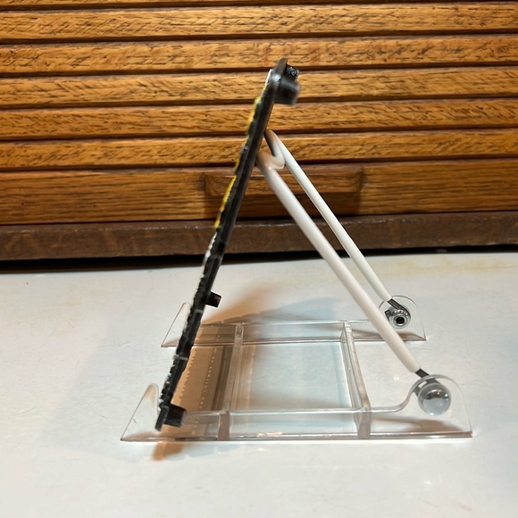 Vintage metal trivet with humorous saying: “I run things around here” - Picture 3 of 7